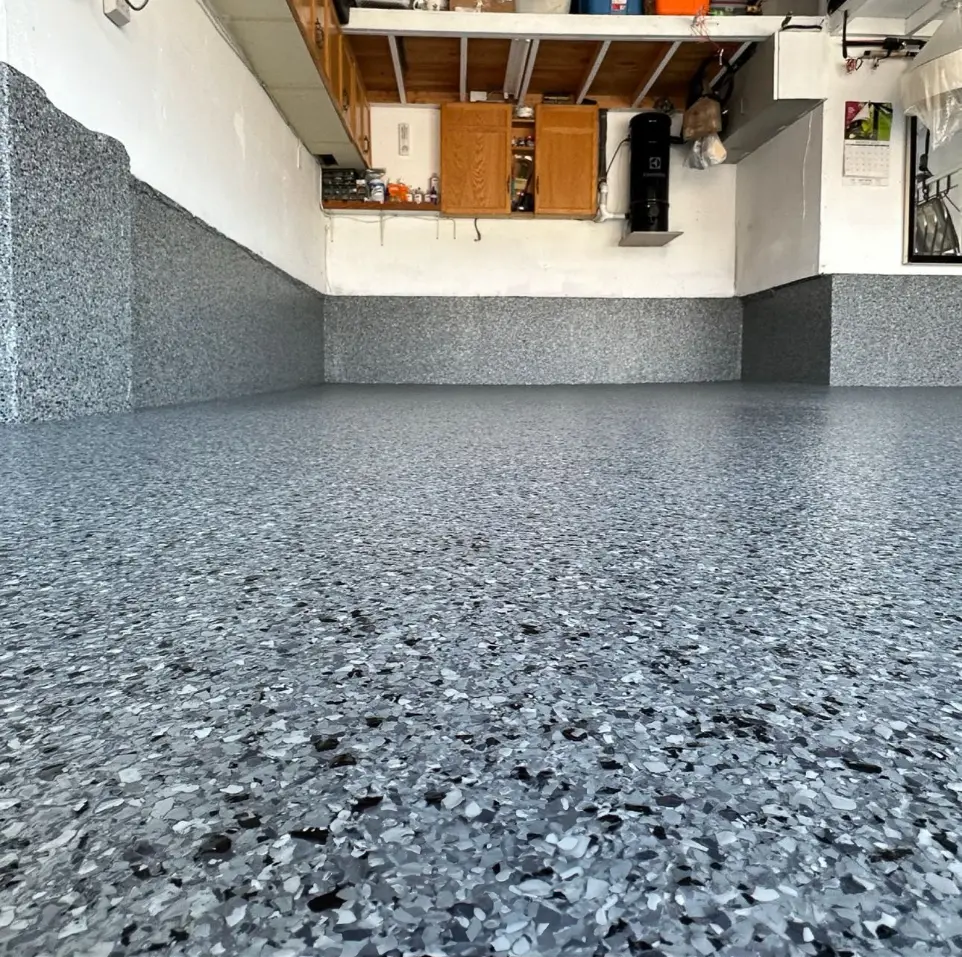Garage avec époxy flake Garage fait en époxy avec flocon